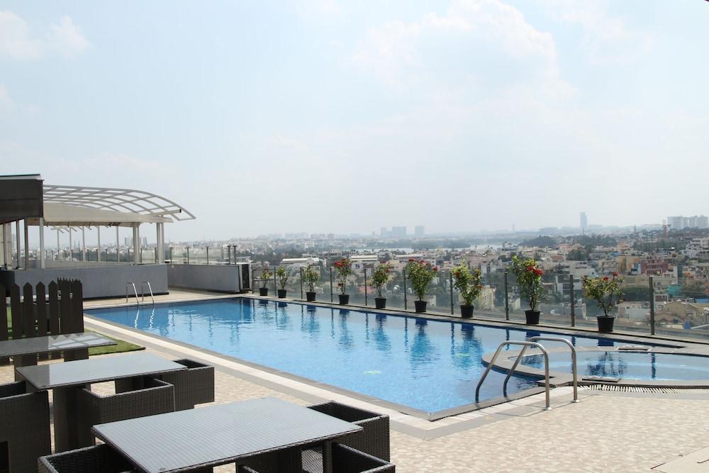 Davanam Sarovar Portico Suites Bangalore Exterior foto