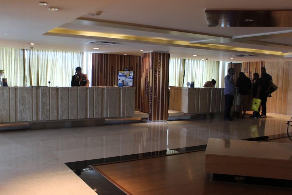Davanam Sarovar Portico Suites Bangalore Exterior foto