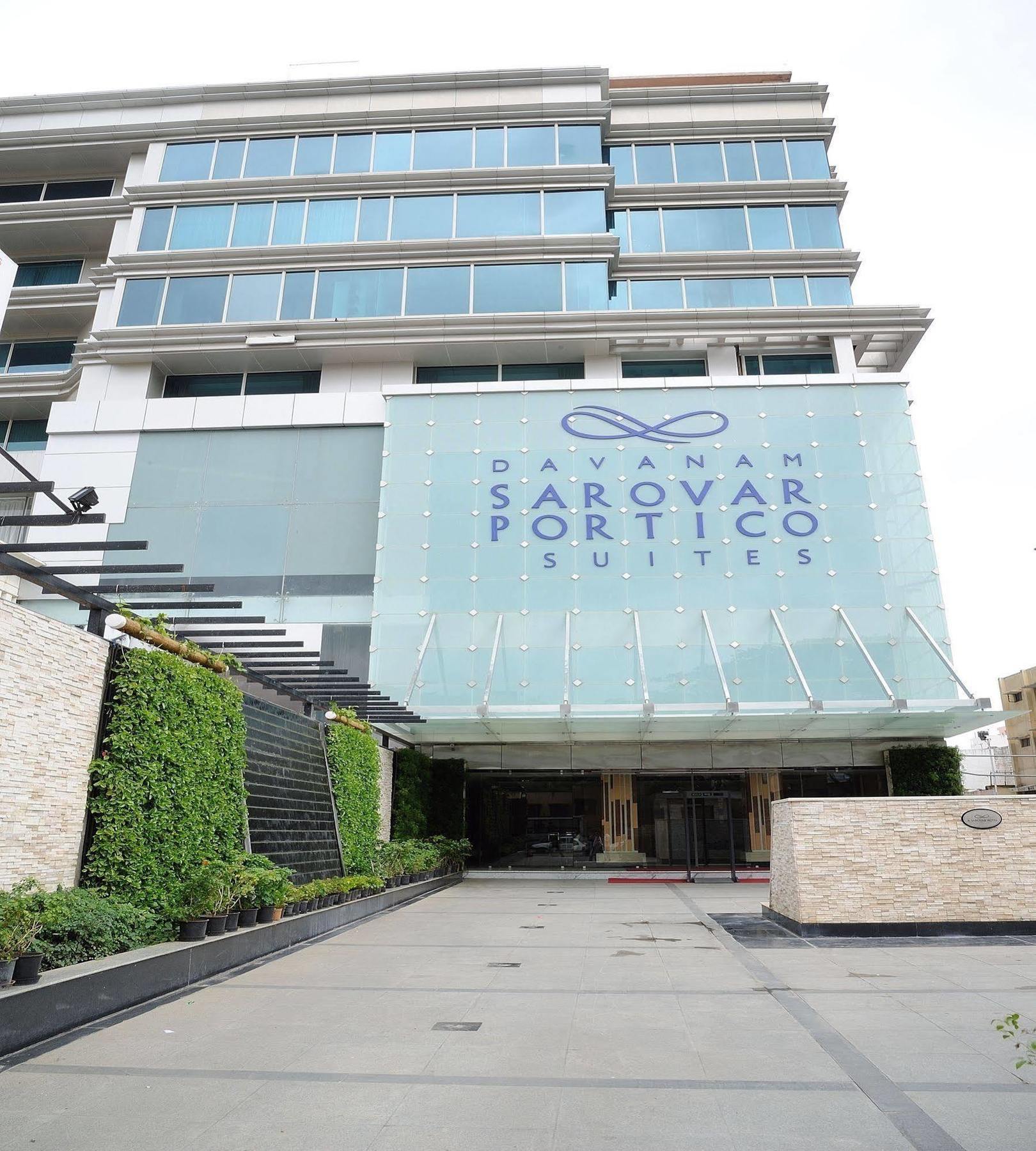 Davanam Sarovar Portico Suites Bangalore Exterior foto
