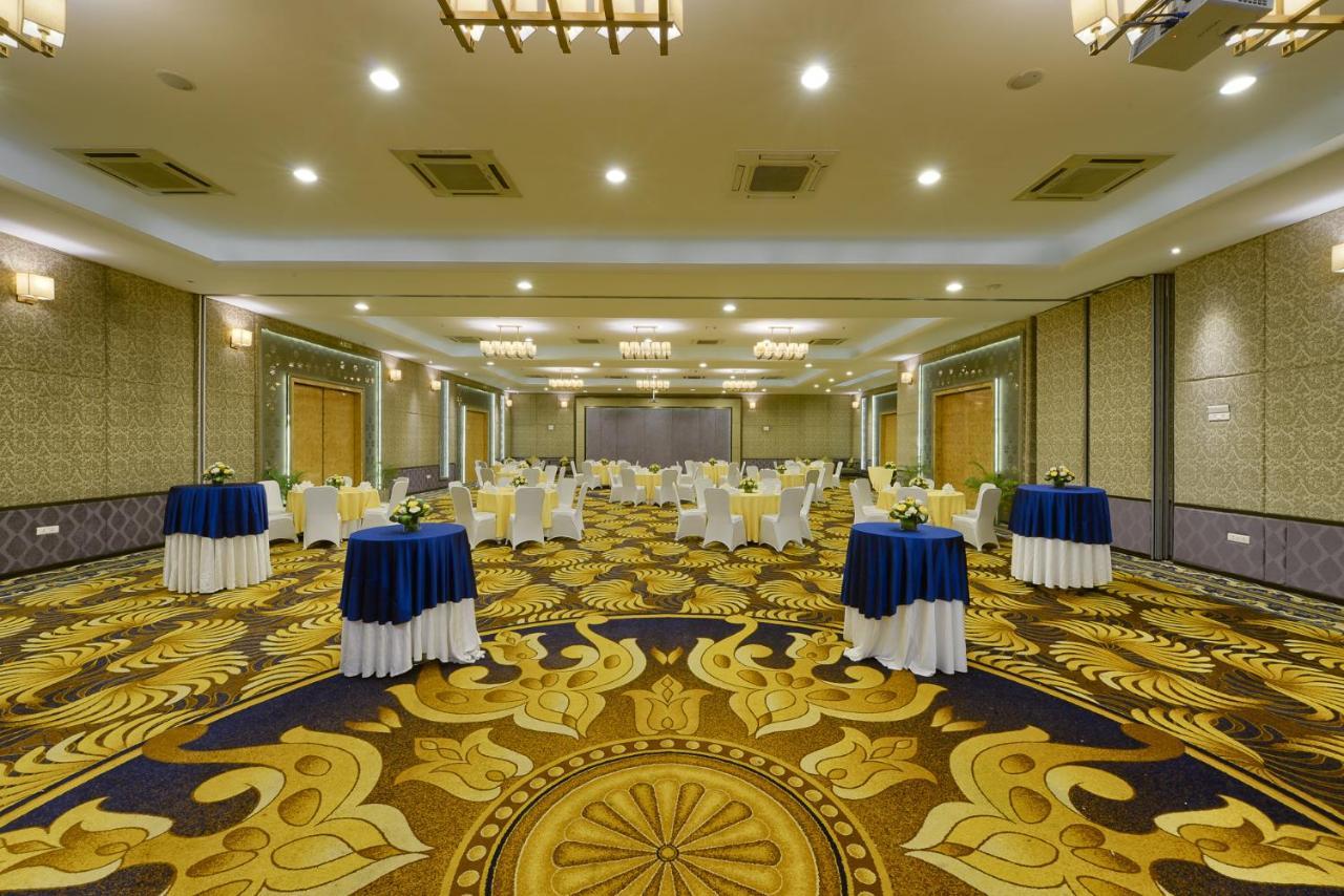Davanam Sarovar Portico Suites Bangalore Exterior foto