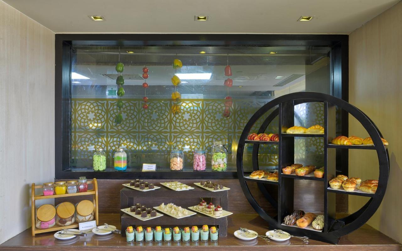 Davanam Sarovar Portico Suites Bangalore Exterior foto