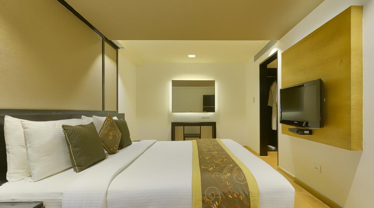 Davanam Sarovar Portico Suites Bangalore Exterior foto